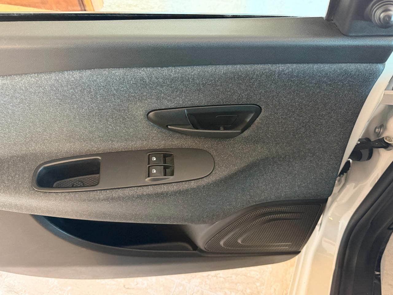 Lancia Ypsilon 1.2 69 cv. ELEFANTINO BLU