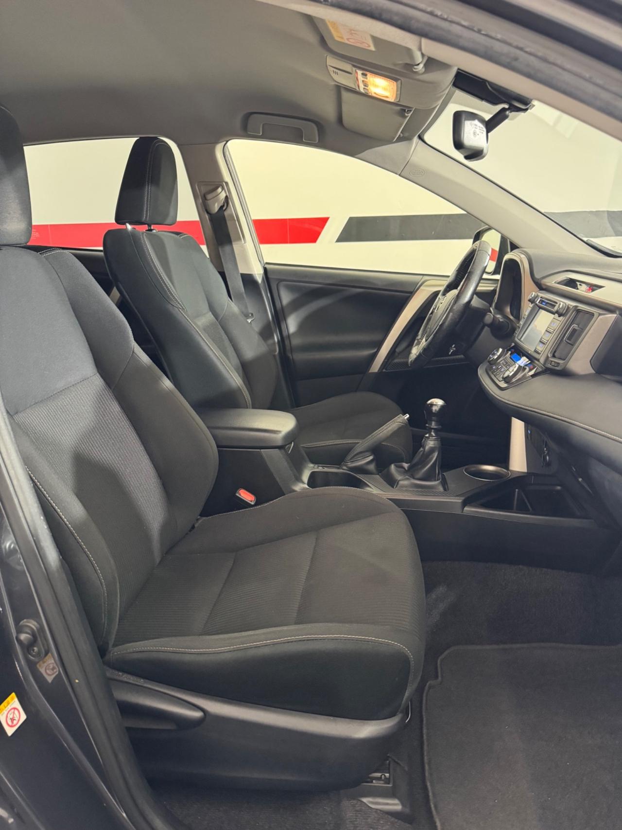 Toyota RAV 4 2.0 D-4D 4WD Lounge White Ed.
