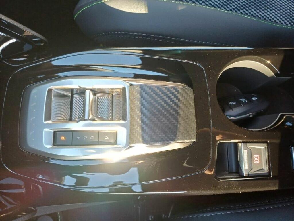 Peugeot 2008 1200 HYBRID GT 145 CV E-DCS6 KM 0