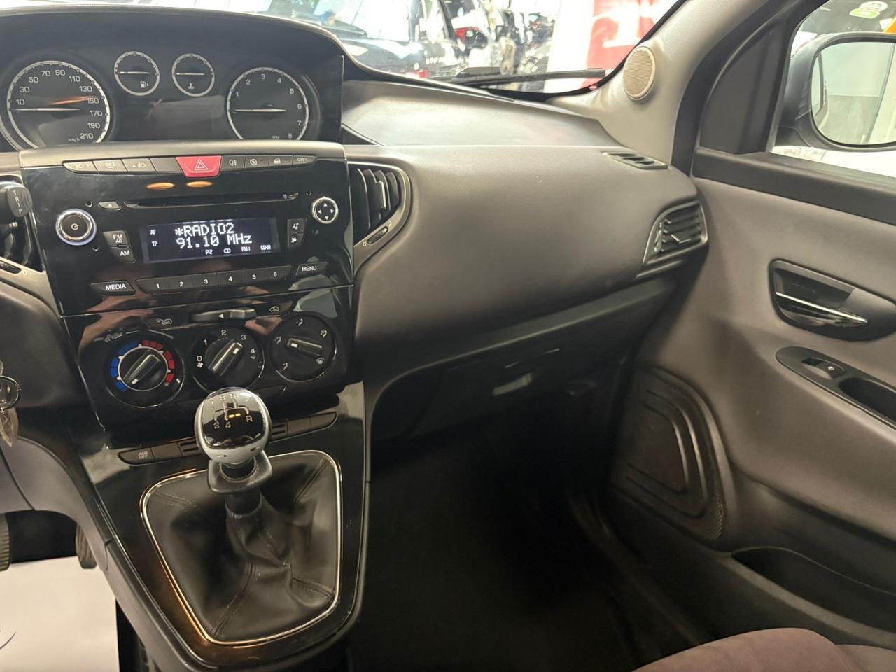 Lancia Ypsilon 1.2 69 CV 5 porte S&S Silver Ok Neopatentati