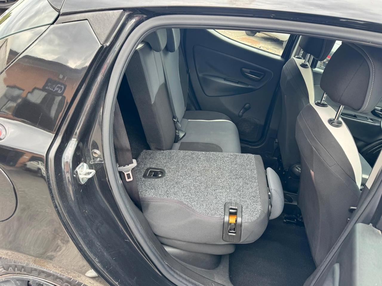 Lancia Ypsilon 1. 2 BENZINA 69CV 2014
