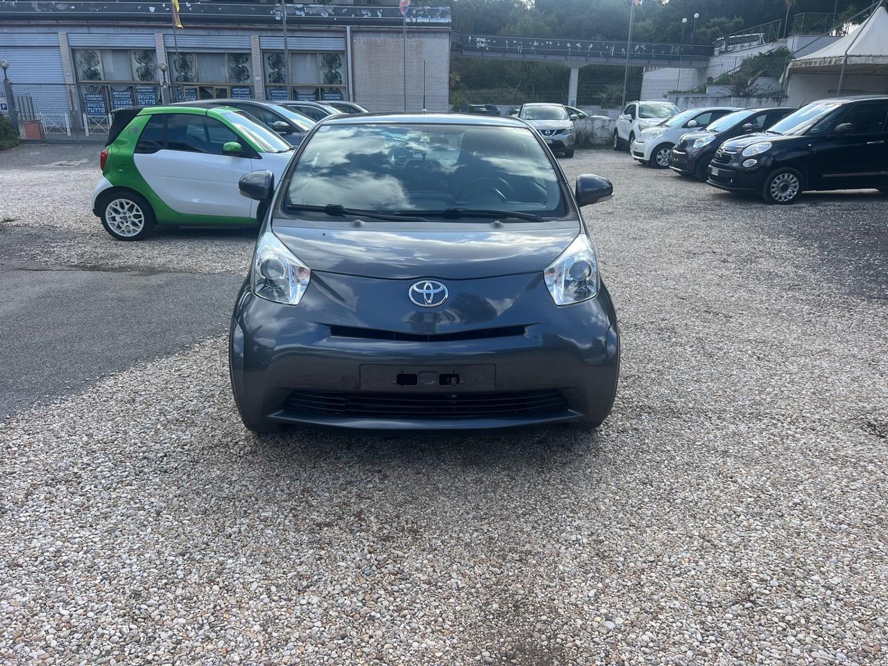 Toyota iQ 1.0 CVT Lounge anno 2015