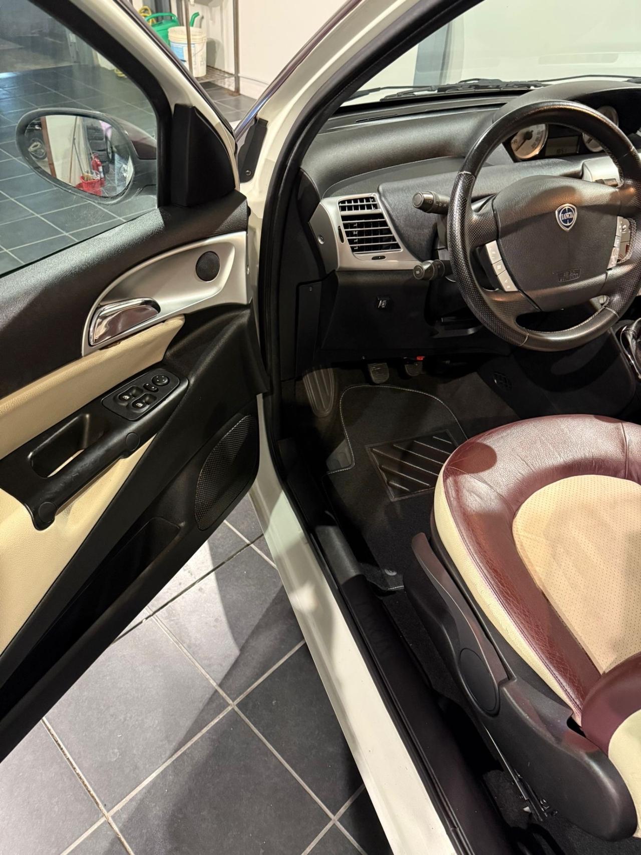 Lancia Ypsilon 1.4 -GPL -NEOPATENTATI