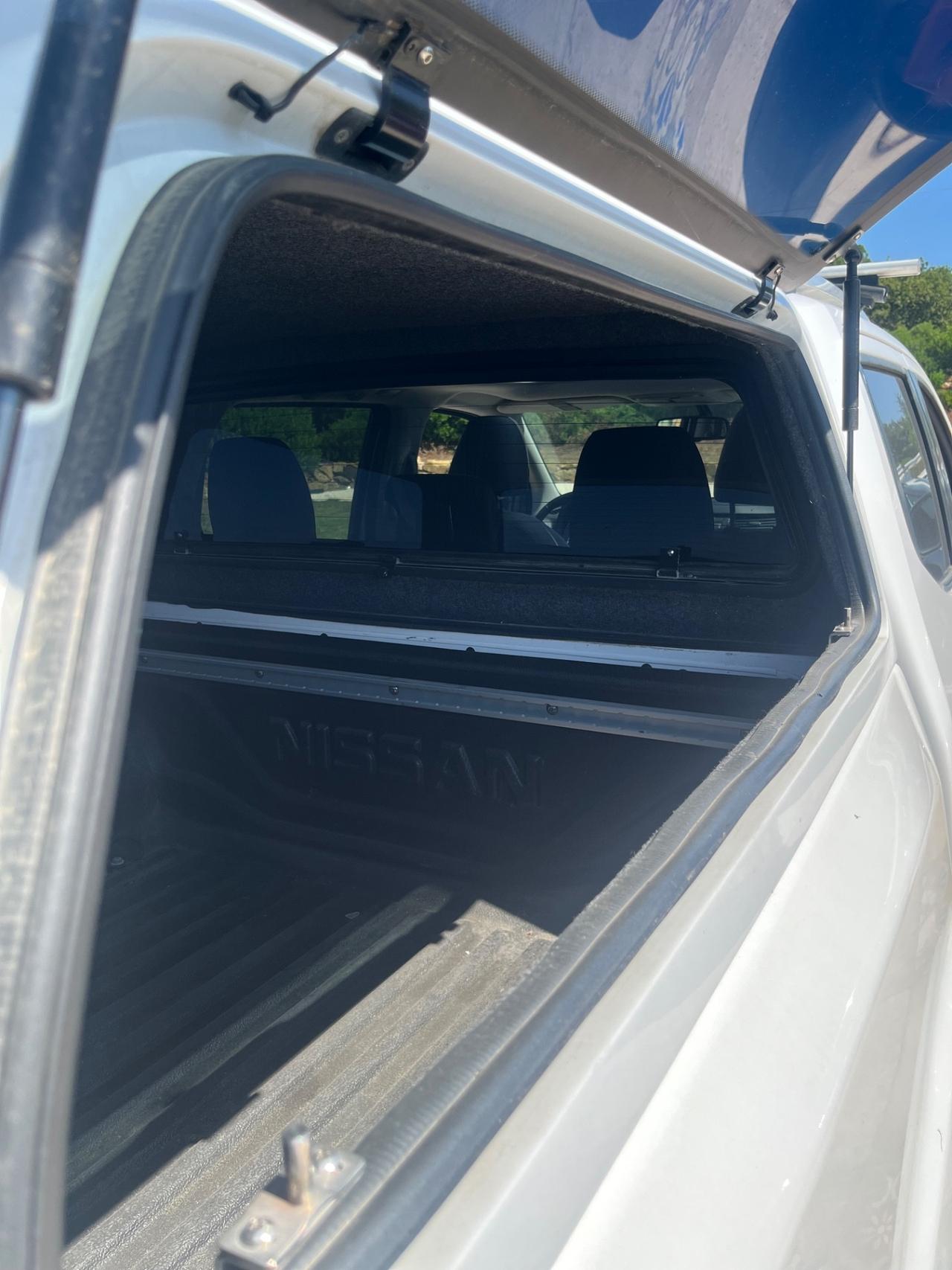 Nissan Navara 2.5 dCi 190CV 4 porte Double Cab LE