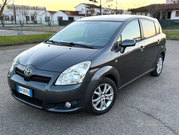 Toyota Corolla Verso 2.2 16V D-4D 7 POSTI