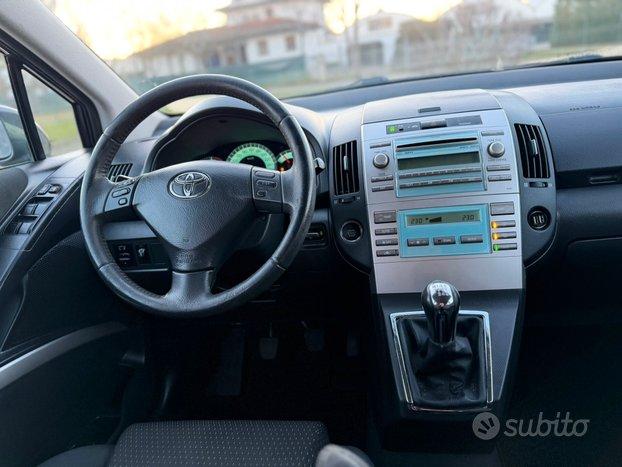 Toyota Corolla Verso 2.2 16V D-4D 7 POSTI