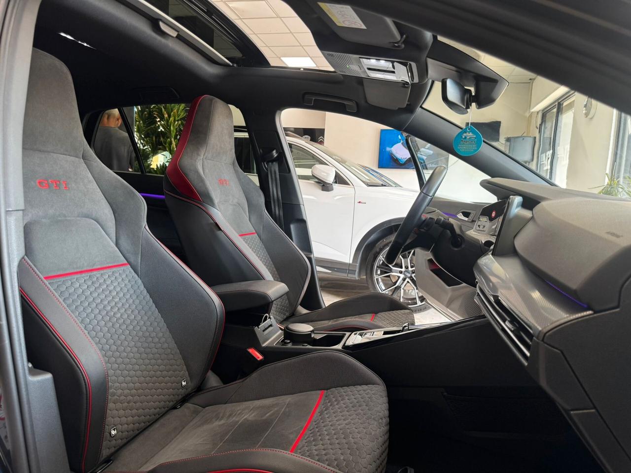 Volkswagen Golf GTI 2.0 TSI DSG