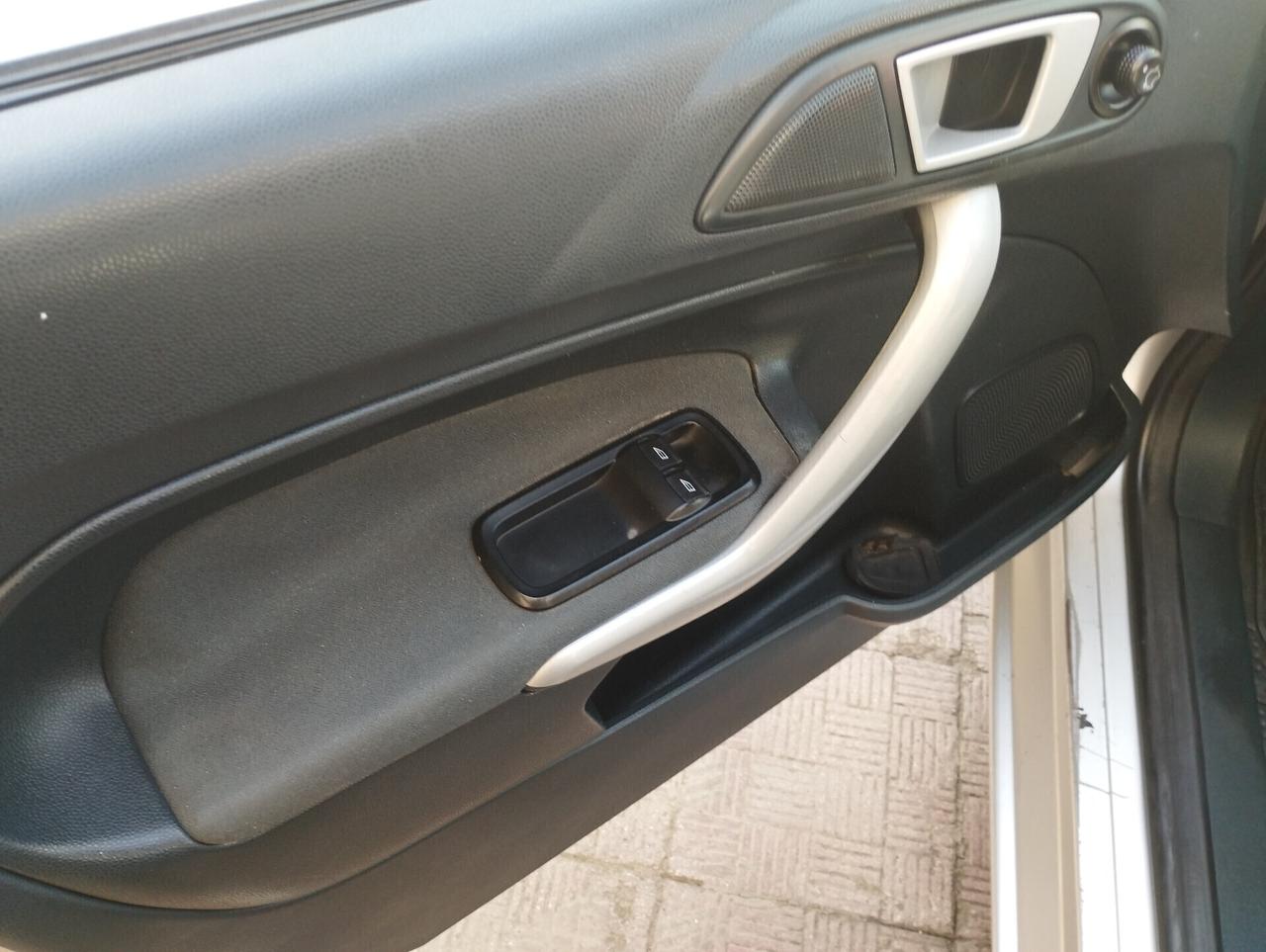 Ford Fiesta 1.2 82 CV 5 porte Titanium