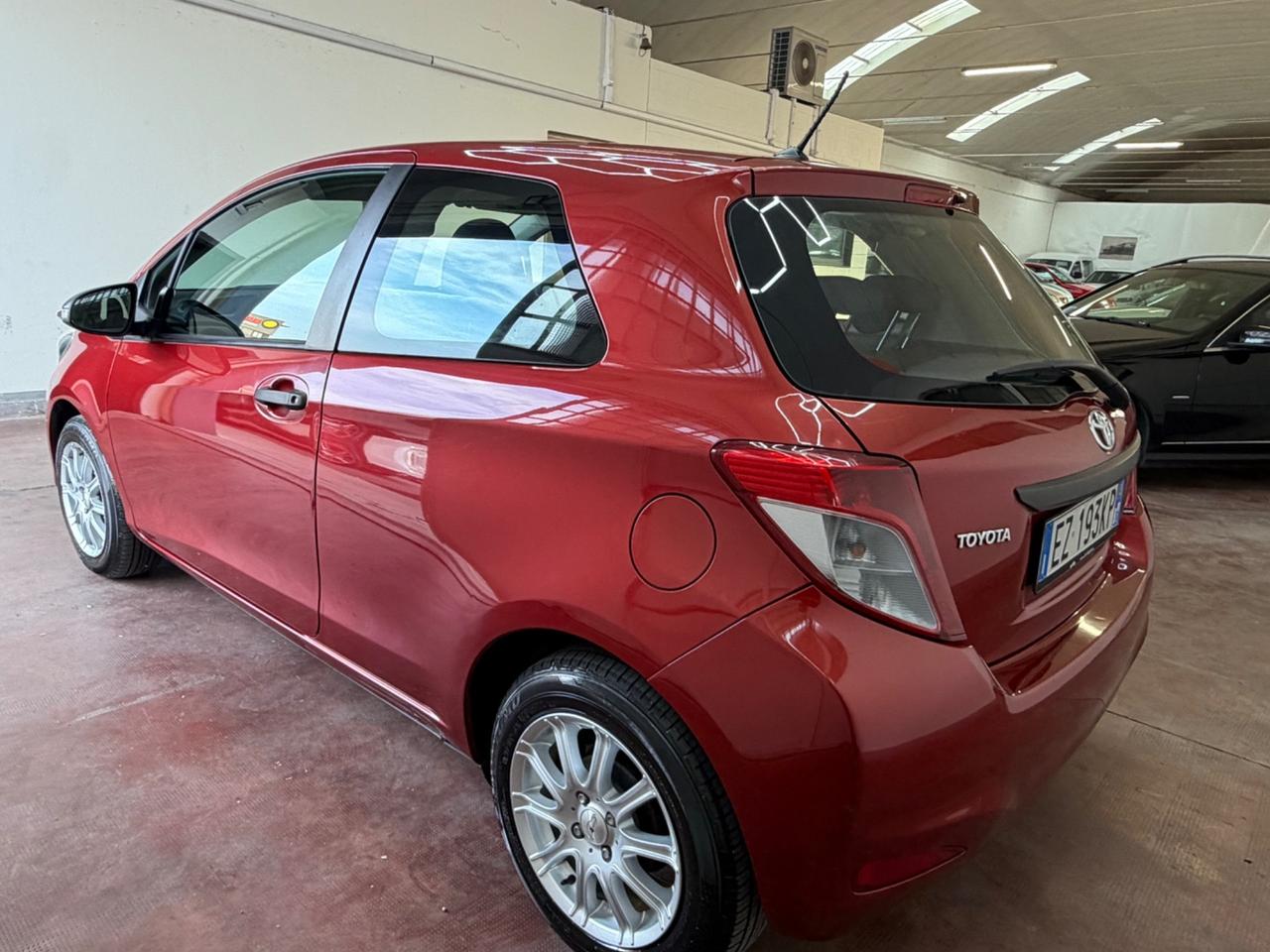Toyota Yaris 1.0 3 porte Active neopatentati