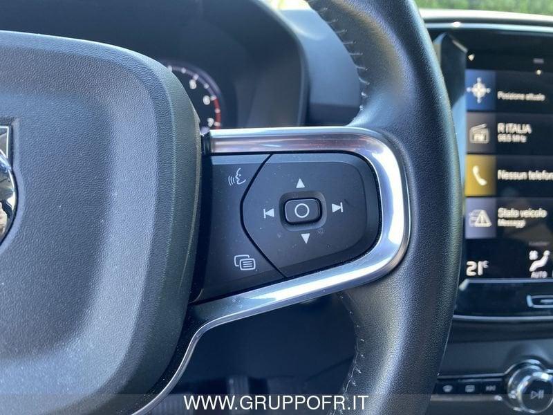 Volvo XC40 B4 AWD Geartronic Momentum Pro