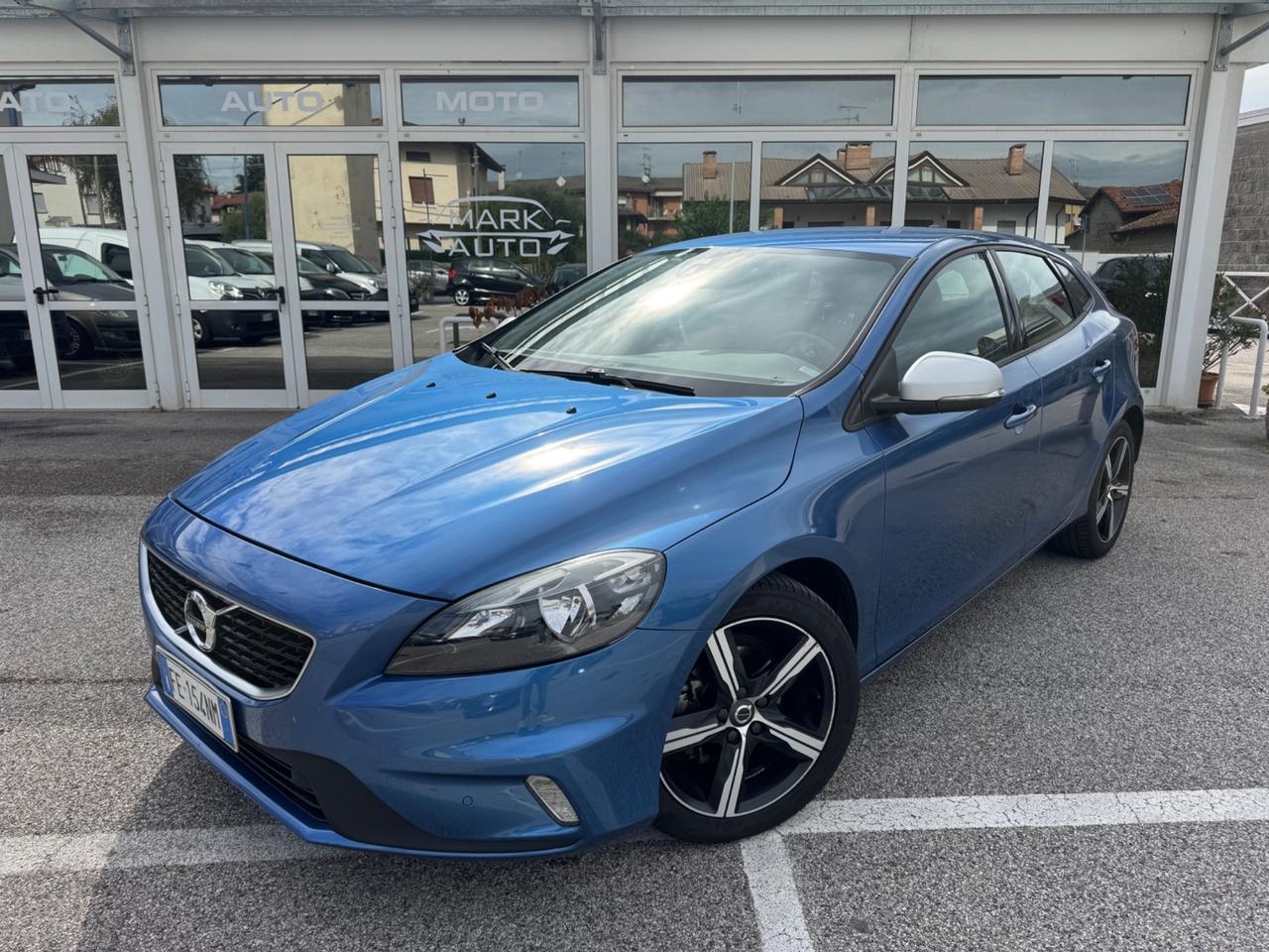 Volvo V40 D2 R-design Momentum