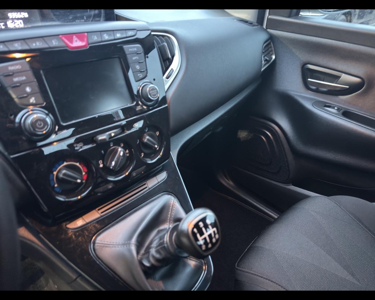 LANCIA Ypsilon 3ª serie - Ypsilon 1.0 FireFly 5 porte S&S Hybrid Ecochic Gold