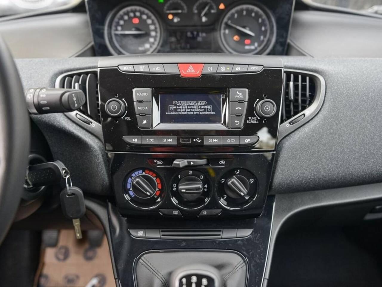 LANCIA Ypsilon III 2021 - Ypsilon 1.0 firefly hybrid Silver s&s 70cv