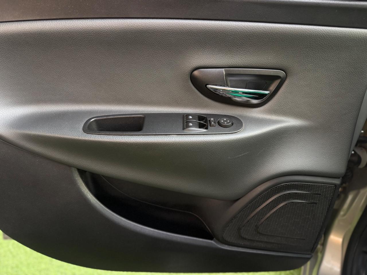 Lancia Ypsilon 1.2 69 CV 5 porte S&S Platinum