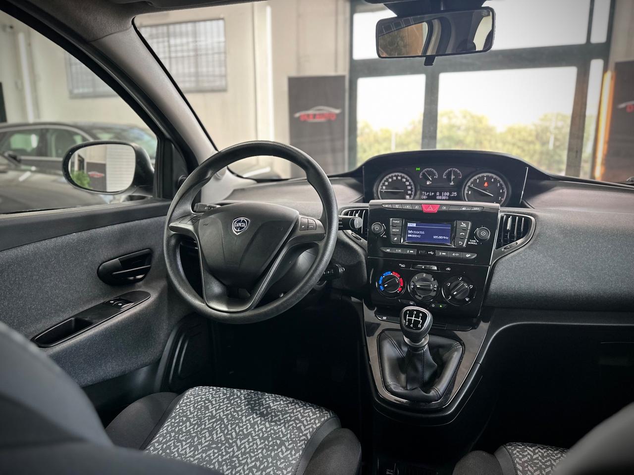 Lancia Ypsilon 1.2 69 CV 5 porte Elefantino Blu