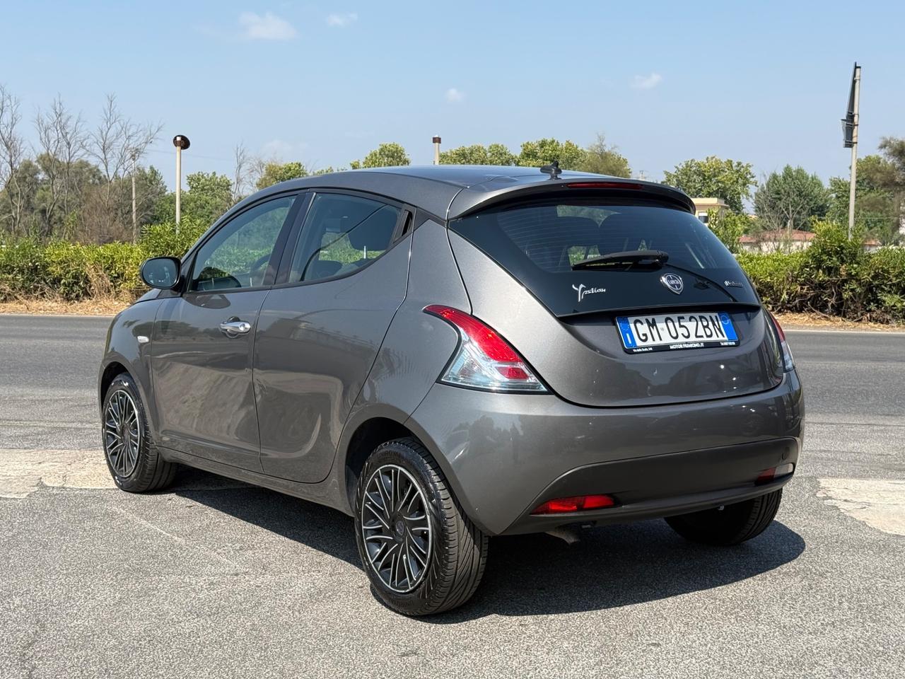 Lancia Ypsilon 1.0 FireFly 5 porte Hybrid Ecochic Silver