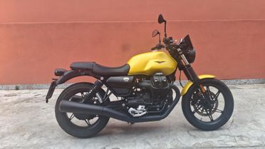 Moto Guzzi V7 stone