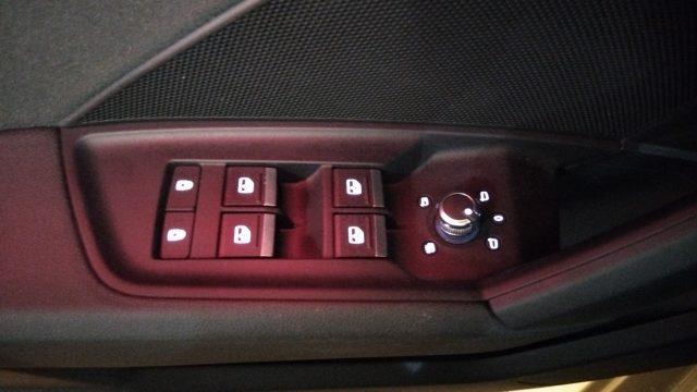 AUDI A3 SPORTBACK 30 g-tron S tronic Business Advanced