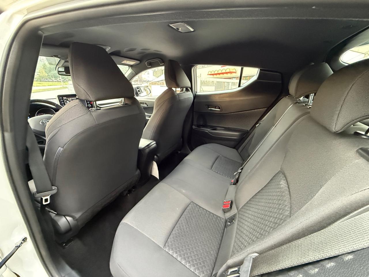 Toyota C-HR 1.8 Hybrid E-CVT Trend 61.500KM