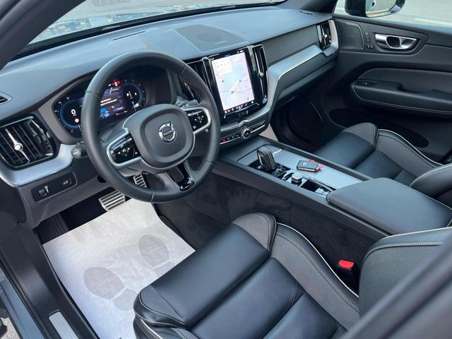 VOLVO XC60 2.0 B4 (d) R-design Dark Plus AWD