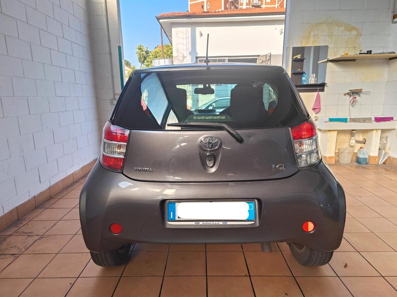 Toyota iQ 1.3 Executive E5B, adatta anche a neopatentati.