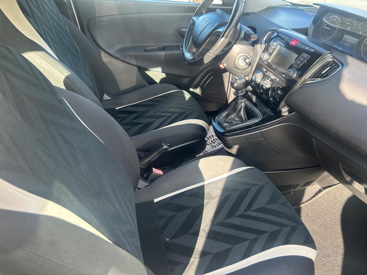 Lancia Ypsilon 1.2 69 CV 5 porte Platinum