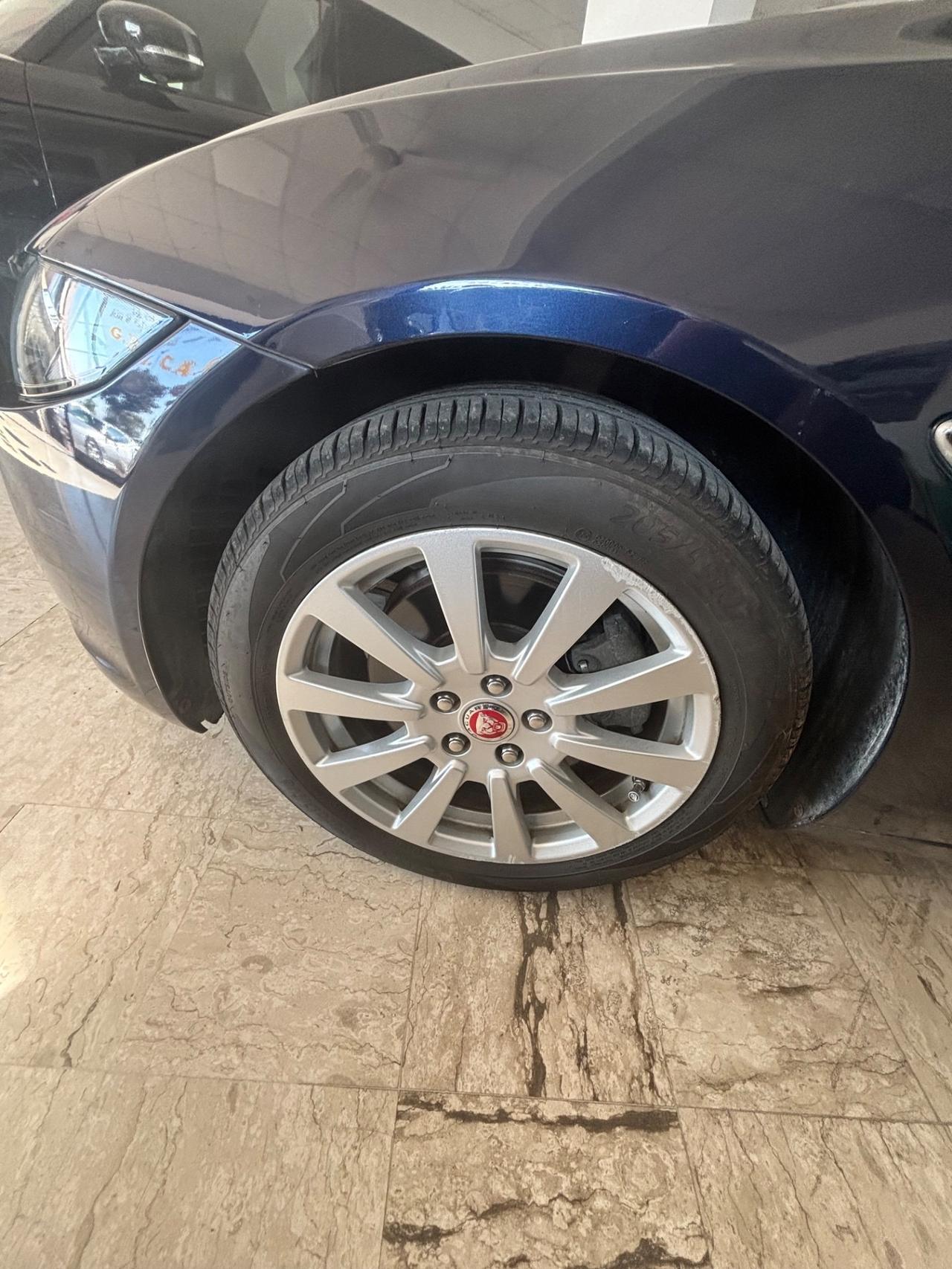 Jaguar XE 2.0 D Turbo 180CV Prestige