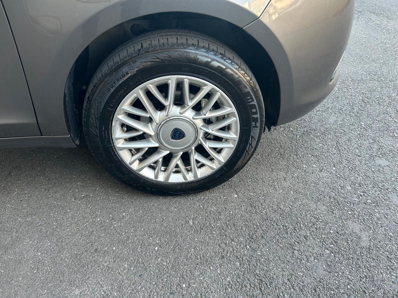 Lancia Ypsilon 0.9 TwinAir 85 CV 5 porte Metano Ecochic Gold