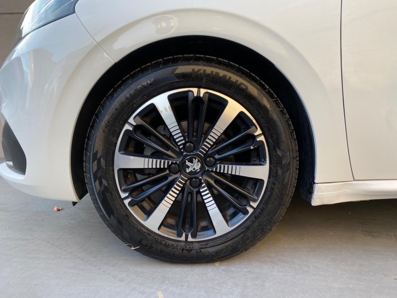 Peugeot 208 1.2 Benzina Signature