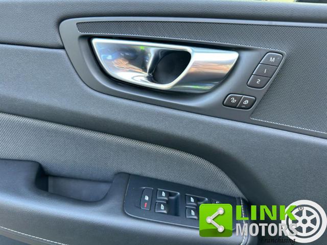 VOLVO XC60 B4 MHEV AWD Geartronic R-design 197 CV