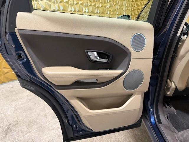 Land Rover Range Evoque 2.2 TD4 5p. Pure