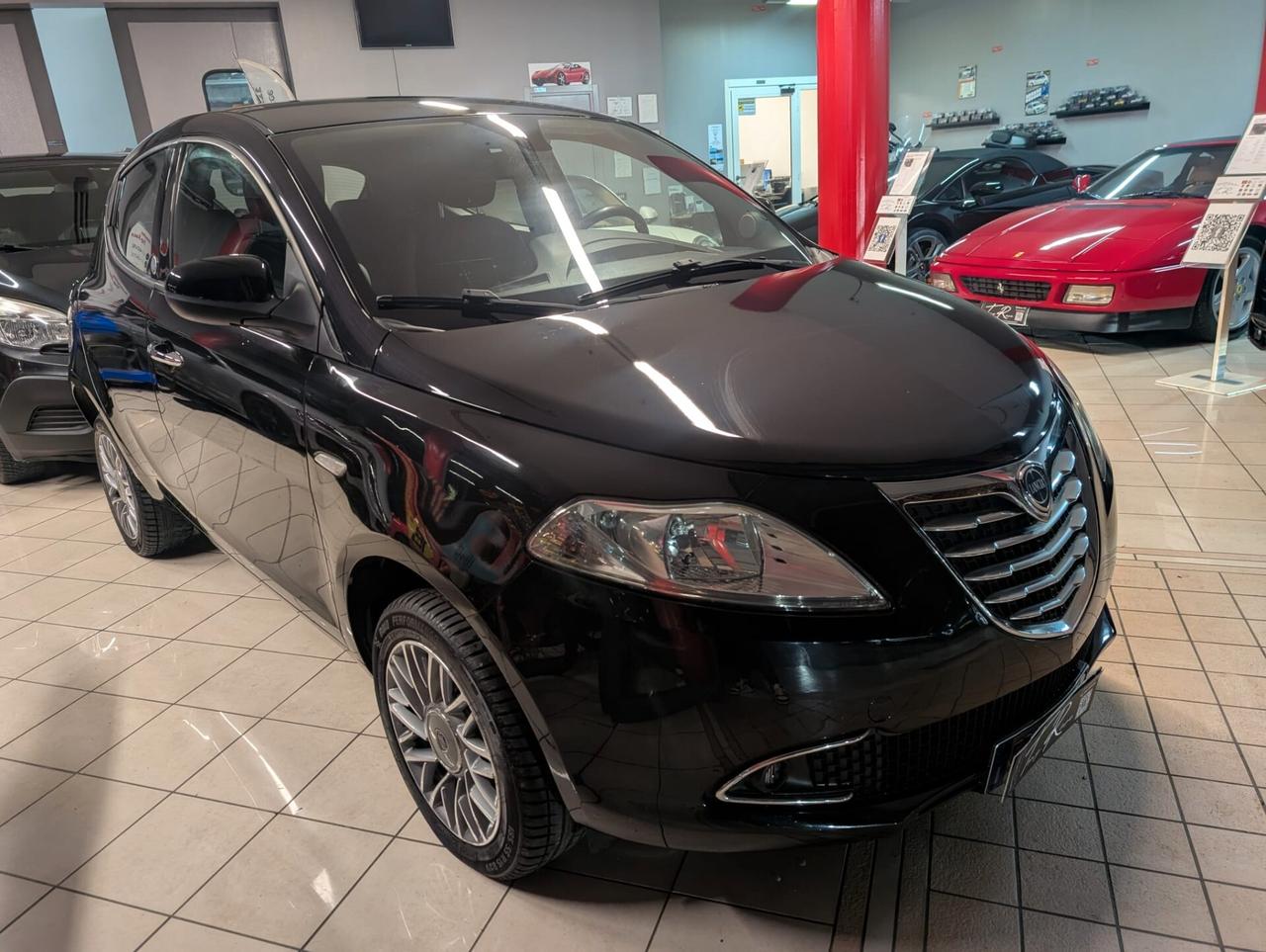 Lancia Ypsilon 0.9 TwinAir 85 CV 5 porte Metano