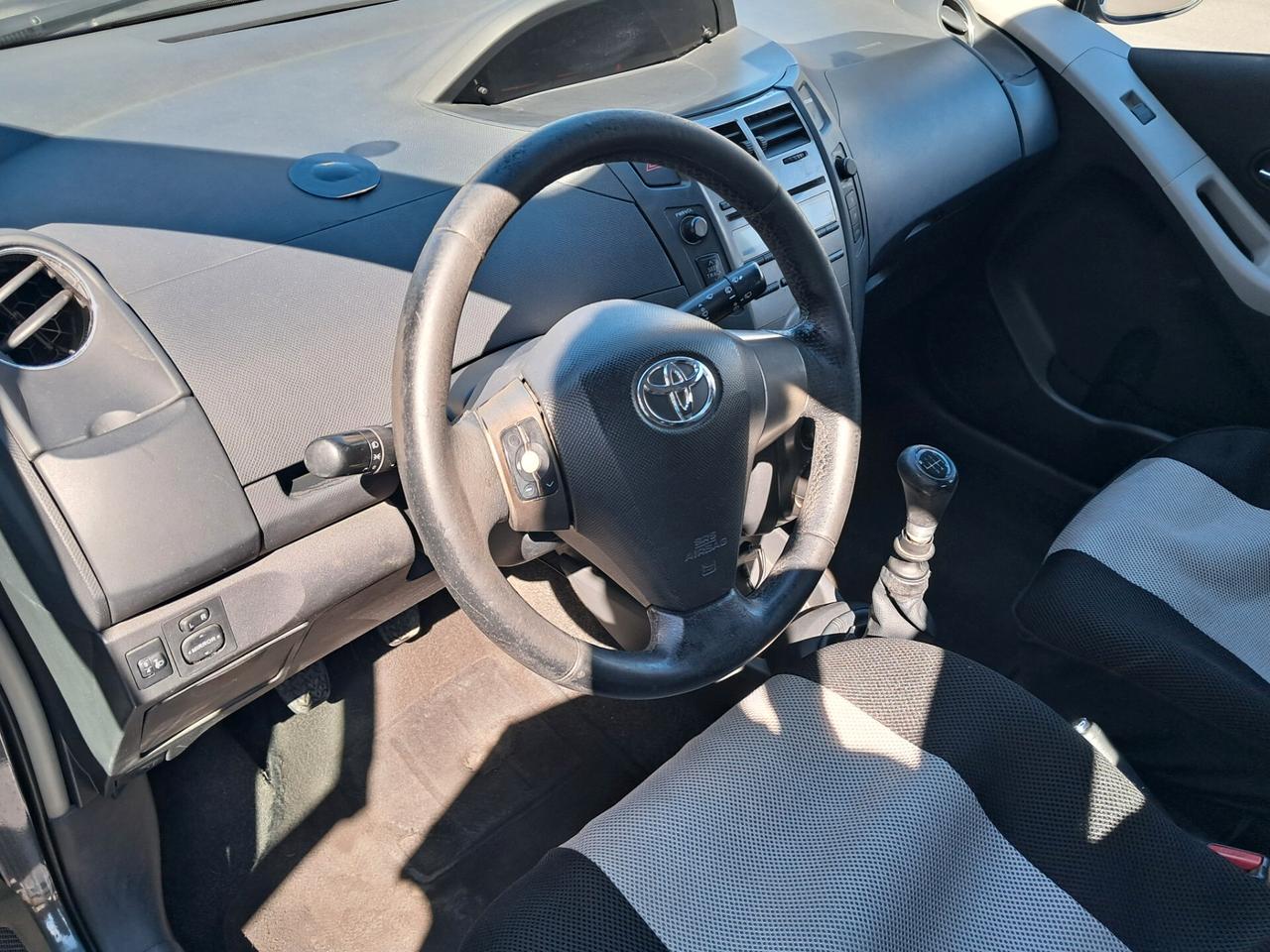 Toyota Yaris 1.3 100 cv 5p. Sol