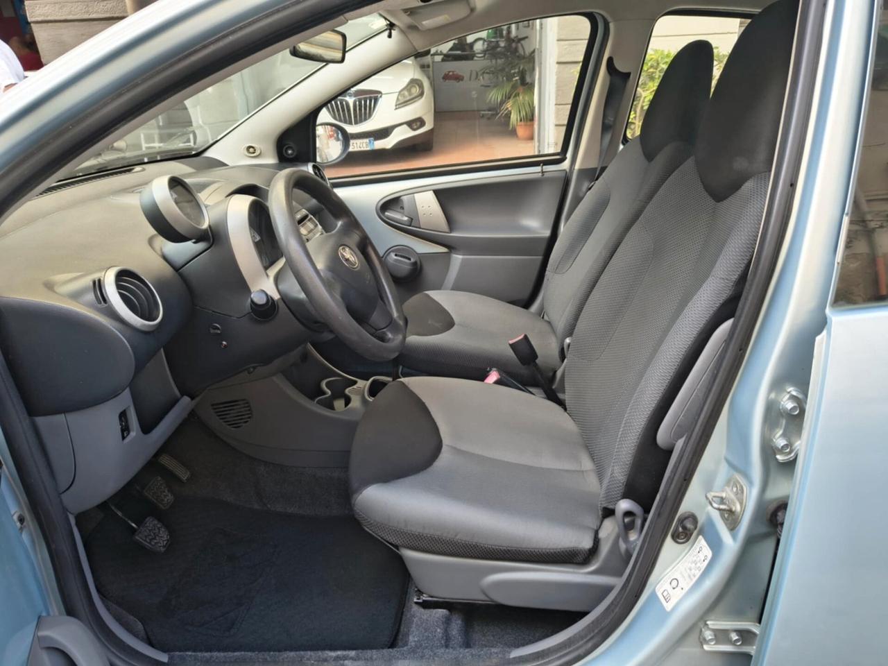 Toyota Aygo 1.0 12V VVT-i 5 porte Sol