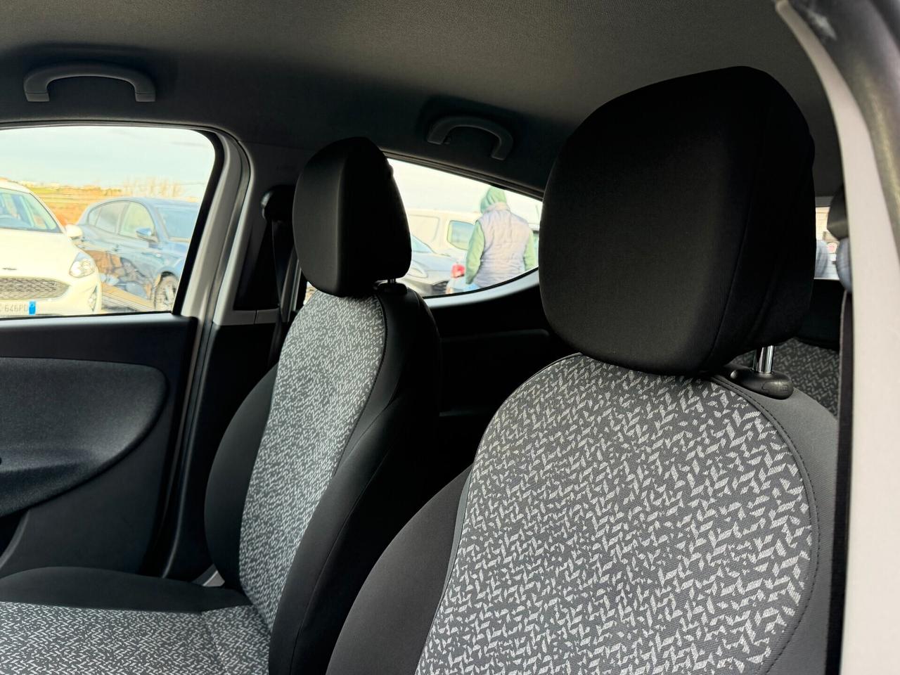 Lancia Ypsilon 1.2 69 cv. ELEFANTINO BLU