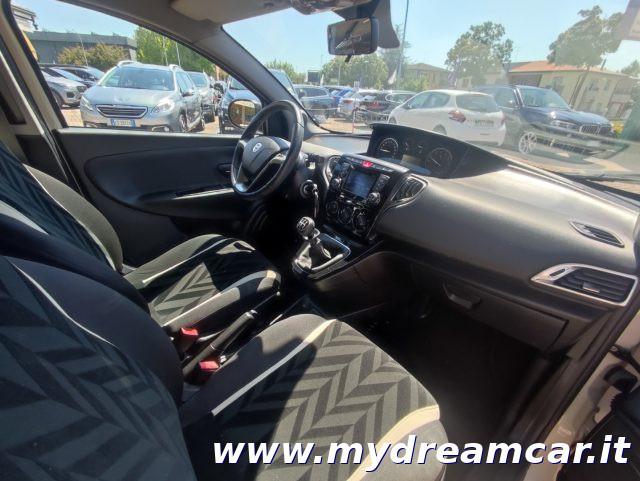 LANCIA Ypsilon 1.2 69 CV 5 porte Platinum