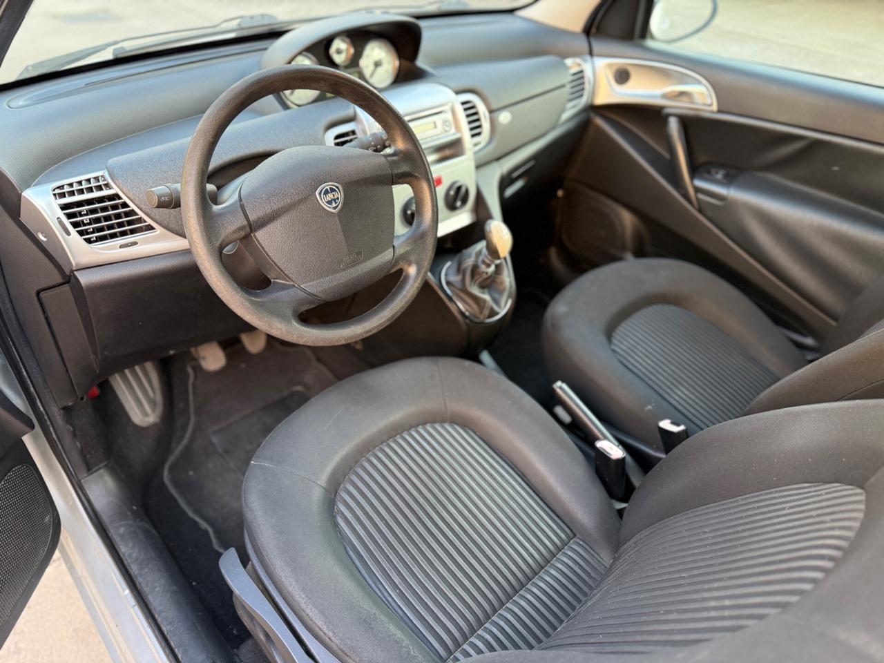 Lancia Ypsilon versus