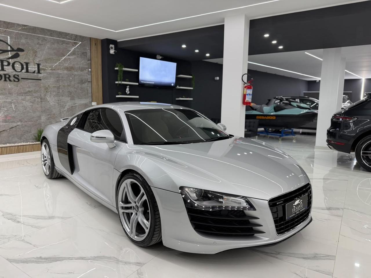 Audi R8 4.2 V8 FSI quattro R tronic