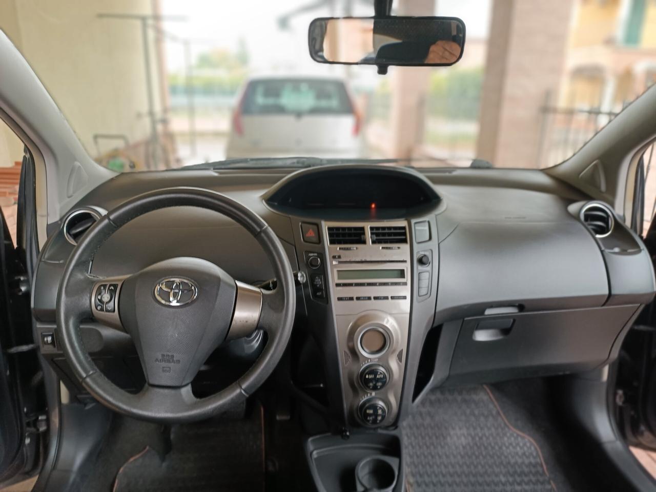 Yaris 1.0 5 porte