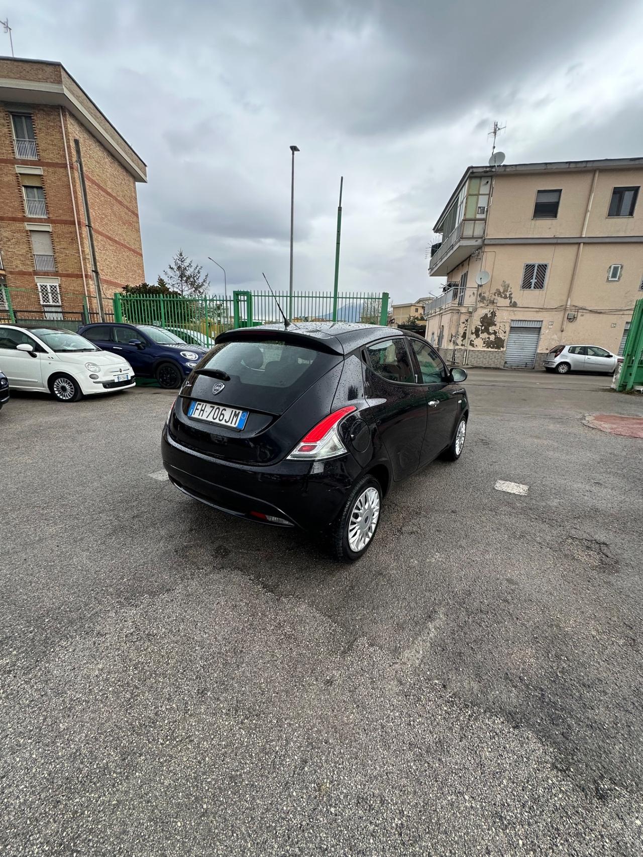 Lancia Ypsilon 1.2 69 CV 5 porte Unyca