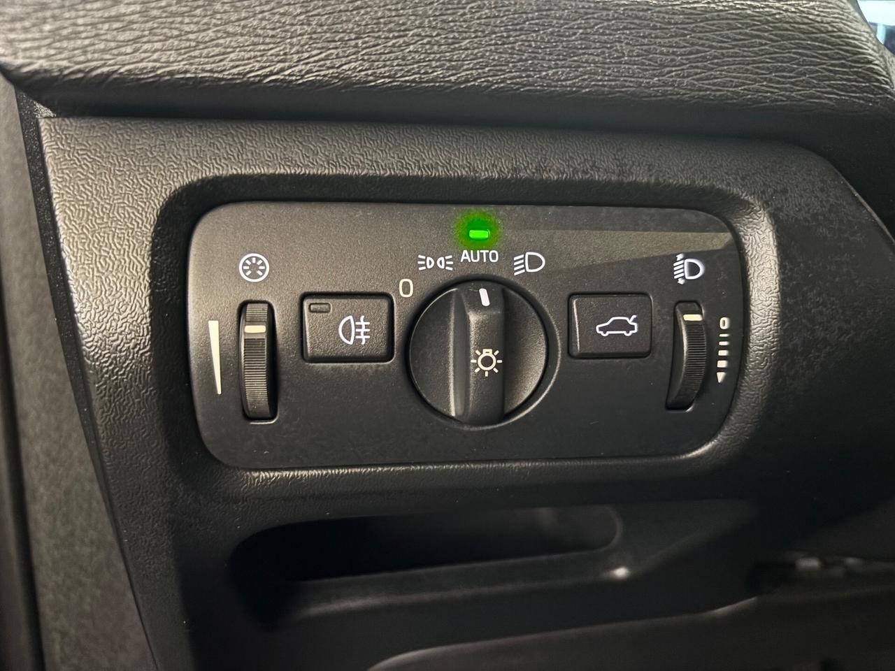 Volvo V40 D2 1.6 Summum | OK NEOPATENTATI |