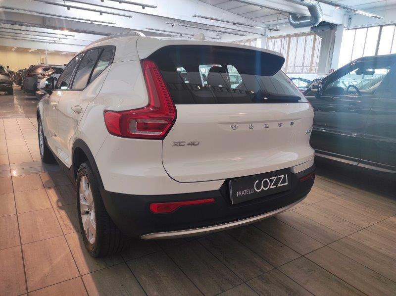 VOLVO XC40 (2017-->) - XC40 B4 AWD AUTOMATICO MOMENTUM