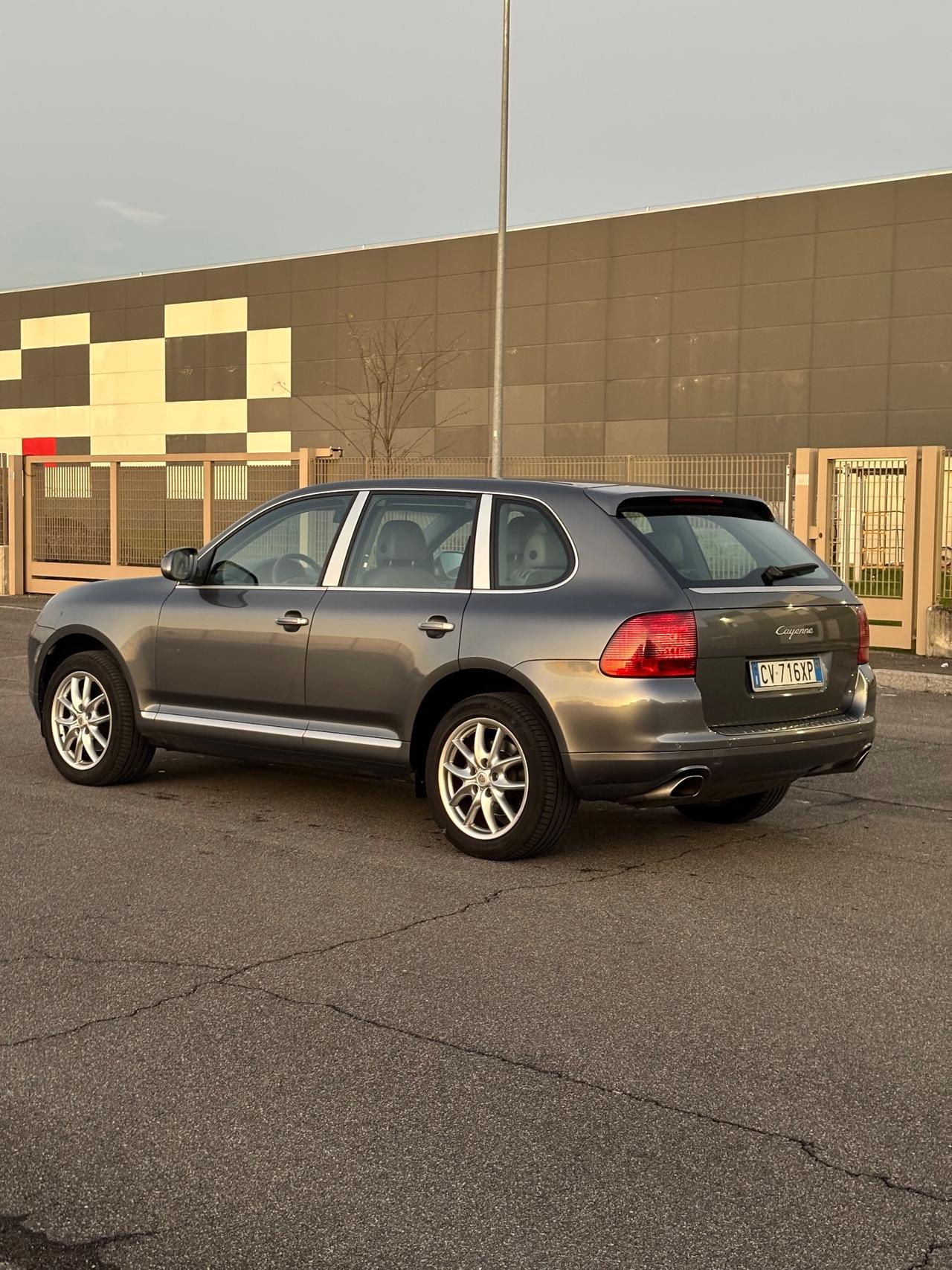 Porsche Cayenne 3.2 V6 SOLO 100 MILA KM