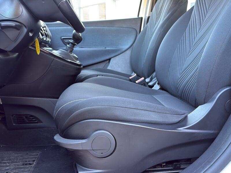 Lancia Ypsilon 1.0 FireFly 5 porte S&S Hybrid Gold