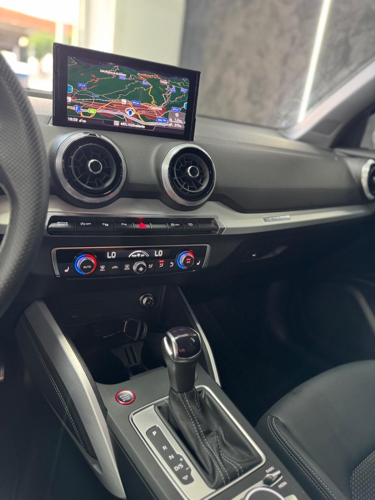 Audi Q2 SQ2 TFSI quattro S tronic sport attitude