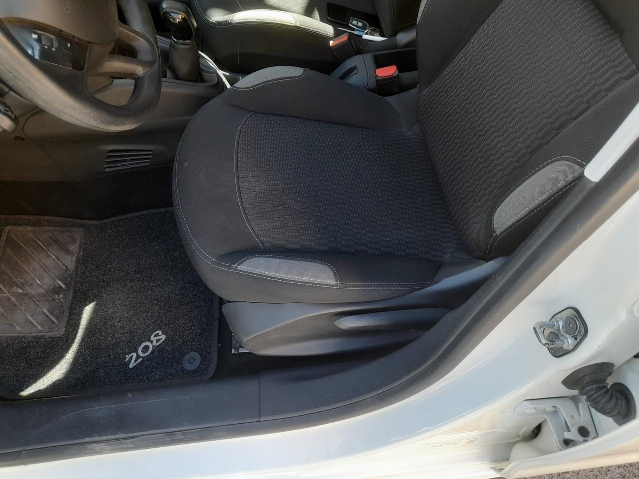 Peugeot 208 PureTech 82 5 porte Allure
