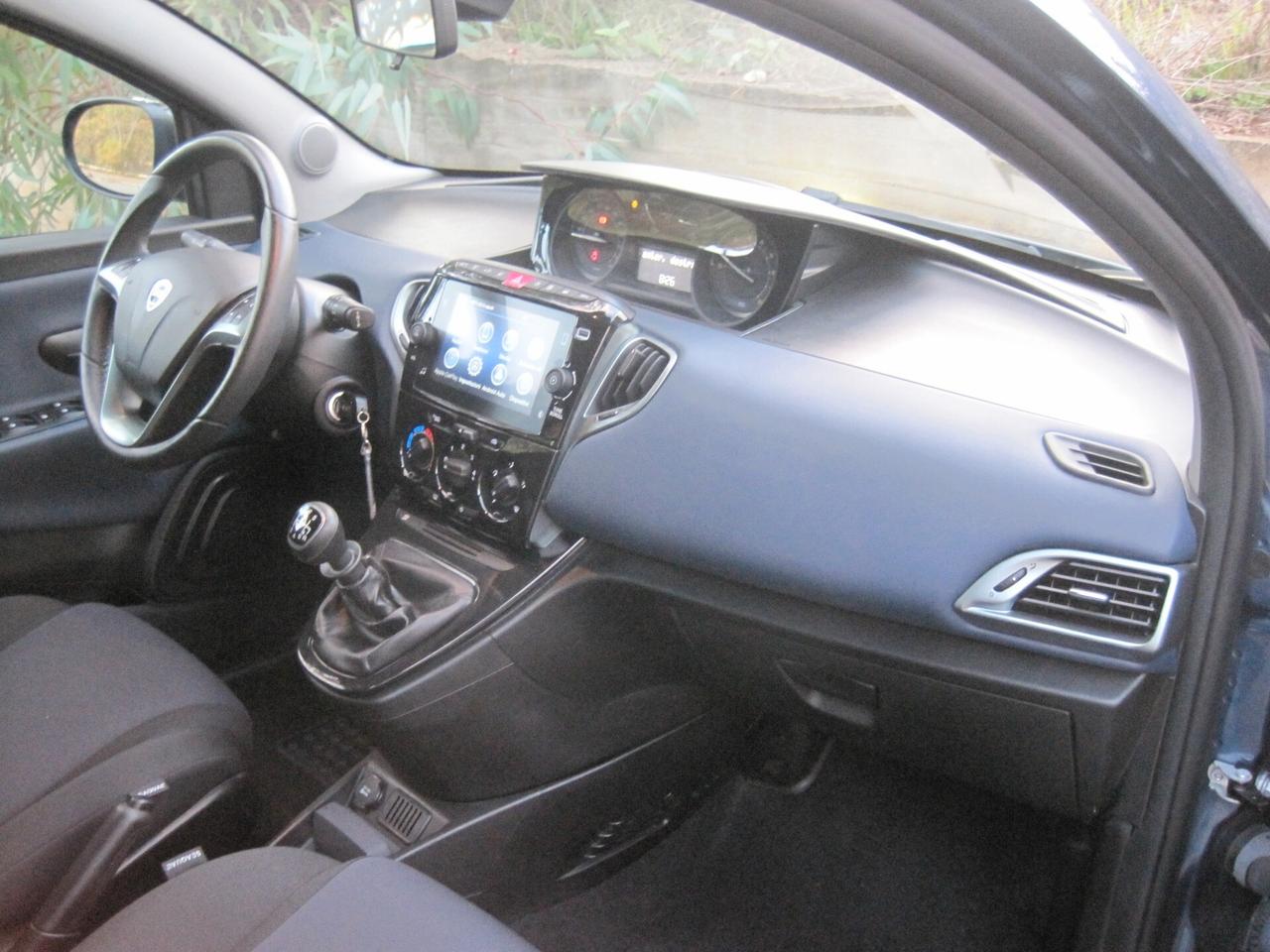 Lancia Ypsilon 1.0 FireFly 5 porte S&S Hybrid Platino