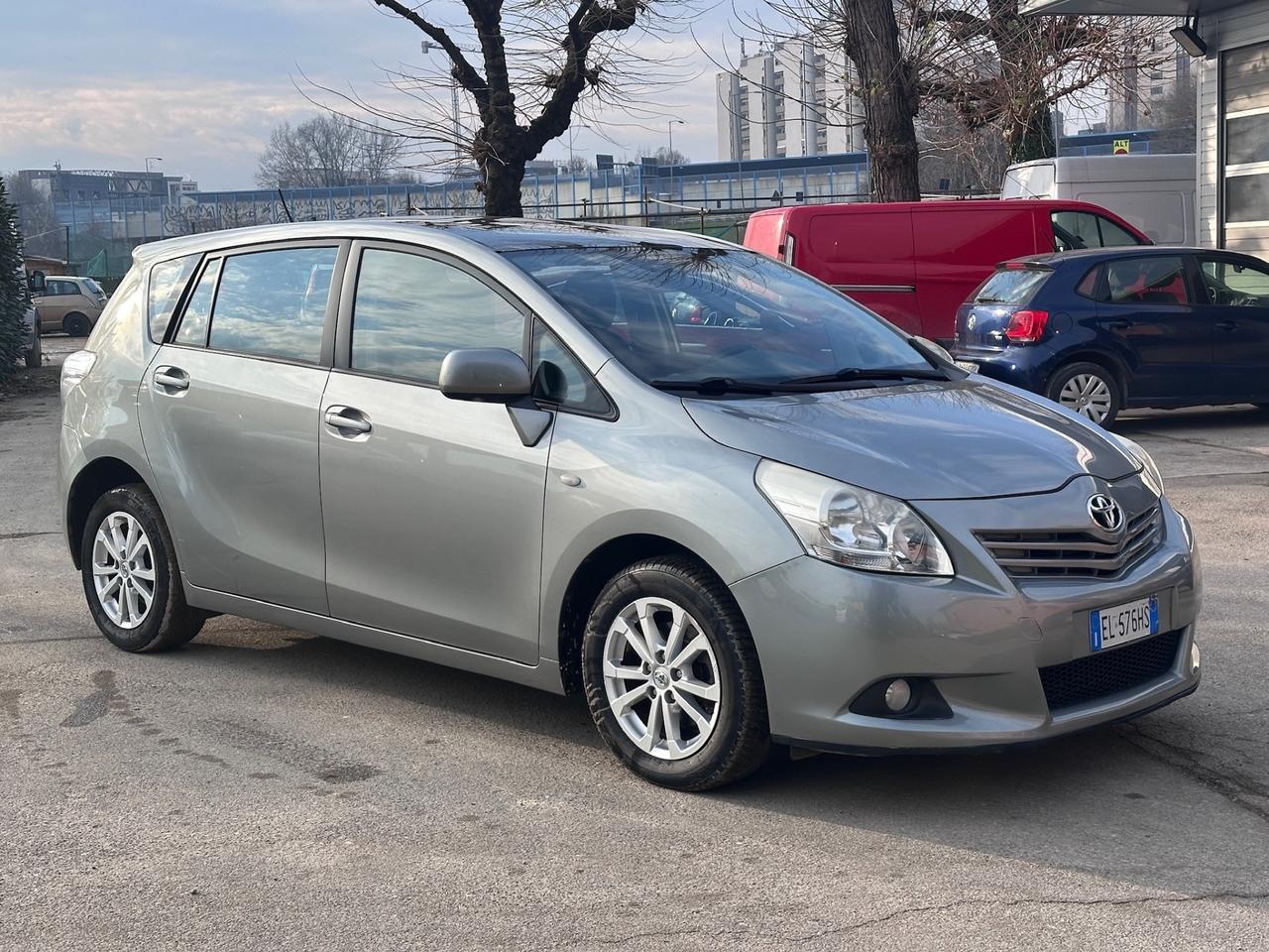 Toyota Verso 2.0 D Luxury Pack 7 posti tetto panoramico