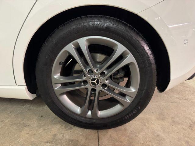 MERCEDES-BENZ A 180 d Automatic Premium