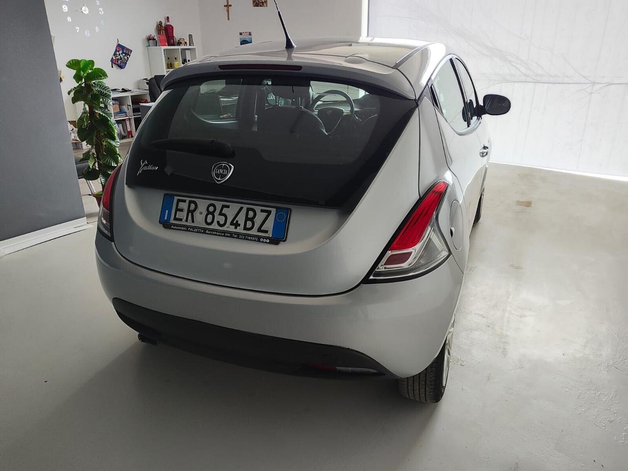 Lancia Ypsilon 1.2 69 CV 5 porte S&S Silver
